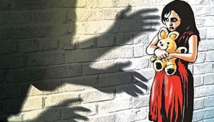 4 साल की मासूम के साथ दरिंदगी, आरोपी ने प्राइवेट पार्ट को पहुंचाया नुकसान 4 साल की मासूम के साथ दरिंदगी, आरोपी ने प्राइवेट पार्ट को पहुंचाया नुकसान