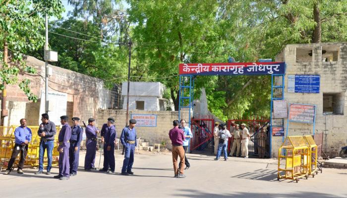 आसाराम के खिलाफ रेप केस में फैसला आज : जोधपुर में सुरक्षा कड़ी , दिल्ली में हाई अलर्ट पर पुलिस आसाराम के खिलाफ रेप केस में फैसला आज : जोधपुर में सुरक्षा कड़ी , दिल्ली में हाई अलर्ट पर पुलिस