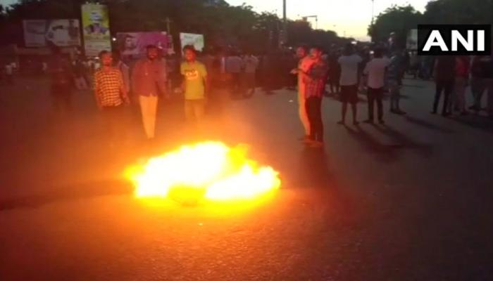 फेसबुक पोस्ट के बाद गुजरात में तनाव, इस समुदाय के लोगों ने किया पथराव फेसबुक पोस्ट के बाद गुजरात में तनाव, इस समुदाय के लोगों ने किया पथराव