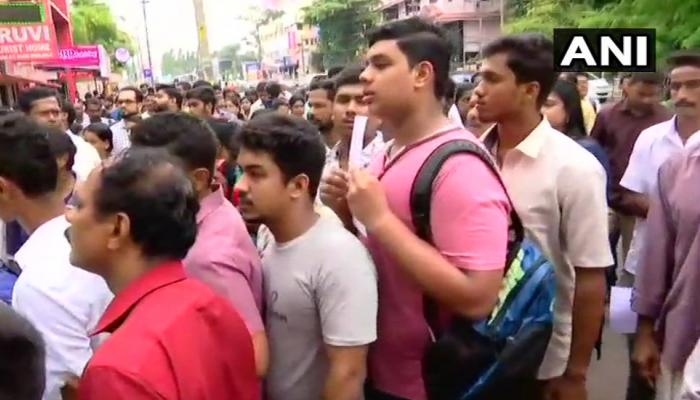 NEET Exam : ऐसे-ऐसे नियम- जूते और हाई हील पहनने पर पाबंदी, आखिरी 30 मिनट में टॉयलेट जाने पर रोक NEET Exam : ऐसे-ऐसे नियम- जूते और हाई हील पहनने पर पाबंदी, आखिरी 30 मिनट में टॉयलेट जाने पर रोक