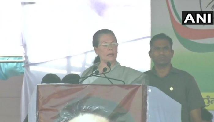केंद्र पर बरसीं सोनिया गांधी, कहा- मोदीजी के भाषण जनता का खाली पेट नहीं भर सकते केंद्र पर बरसीं सोनिया गांधी, कहा- मोदीजी के भाषण जनता का खाली पेट नहीं भर सकते