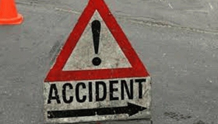 इटावा: रोडवेज की बस खाई में गिरी, 2 मरे, 10 घायल इटावा: रोडवेज की बस खाई में गिरी, 2 मरे, 10 घायल