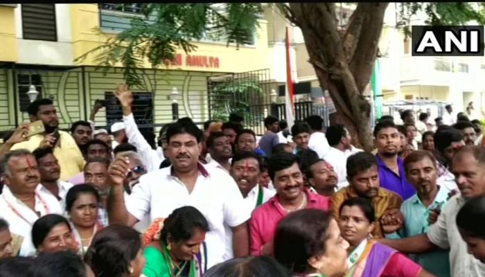 कर्नाटक राजराजेश्वरी नगर विधानसभा : BJP को हरा 'दागी' विधायक ले उड़ा सीट कर्नाटक राजराजेश्वरी नगर विधानसभा : BJP को हरा 'दागी' विधायक ले उड़ा सीट