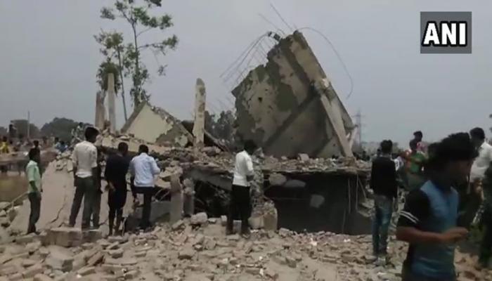 लखनऊ के एक मकान में जबरदस्त विस्फोट, 3 की मौत, राहत कार्य जारी लखनऊ के एक मकान में जबरदस्त विस्फोट, 3 की मौत, राहत कार्य जारी