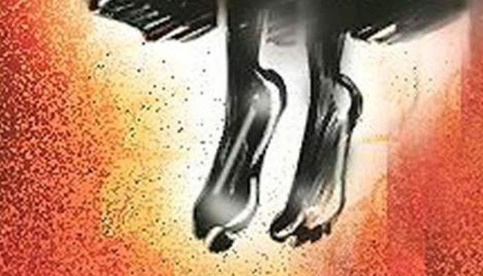 महाराष्ट्र: बीमार नवजात की दवा के नहीं थे पैसे, महिला ने सरकारी अस्पताल में फंदा लगाकर दी जान महाराष्ट्र: बीमार नवजात की दवा के नहीं थे पैसे, महिला ने सरकारी अस्पताल में फंदा लगाकर दी जान