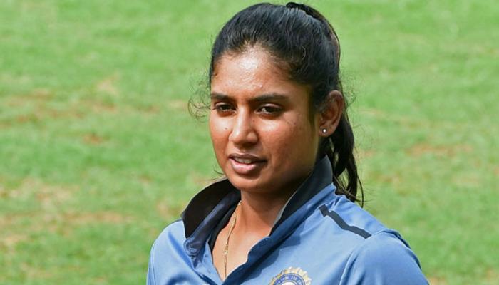 महिला क्रिकेट टीम के साथ फिर हुआ भेदभाव, BCCI पर भड़के फैंस महिला क्रिकेट टीम के साथ फिर हुआ भेदभाव, BCCI पर भड़के फैंस