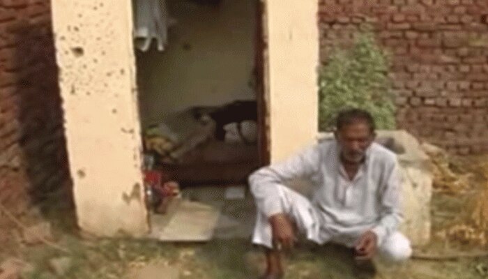 हाथरस: स्वच्छ भारत मिशन के तहत मिला शौचालय, बना बुजुर्ग का आशियाना हाथरस: स्वच्छ भारत मिशन के तहत मिला शौचालय, बना बुजुर्ग का आशियाना