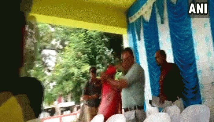 MP: डिंडोरी में अफसर को थप्पड़ मारने वाली महिला जनप्रतिनिधि गिरफ्तार MP: डिंडोरी में अफसर को थप्पड़ मारने वाली महिला जनप्रतिनिधि गिरफ्तार