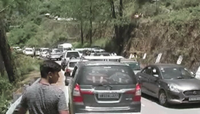 सोच समझकर बनाएं वीकेंड प्लान, सैलानियों के लिए नैनीताल हुआ 'हाउसफुल' सोच समझकर बनाएं वीकेंड प्लान, सैलानियों के लिए नैनीताल हुआ 'हाउसफुल'