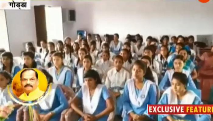 झारखंड : स्मार्ट क्लास में ई-लर्निंग से डिजिटल साक्षर हो रहे हैं गांव के बच्चे झारखंड : स्मार्ट क्लास में ई-लर्निंग से डिजिटल साक्षर हो रहे हैं गांव के बच्चे