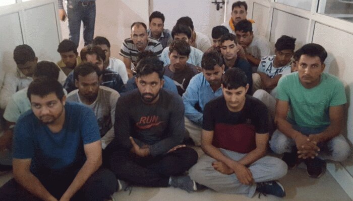 यूपी पुलिस सिपाही भर्ती परीक्षा के दूसरे दिन भी पकड़े गए नकल गिरोह के 30 सदस्य यूपी पुलिस सिपाही भर्ती परीक्षा के दूसरे दिन भी पकड़े गए नकल गिरोह के 30 सदस्य