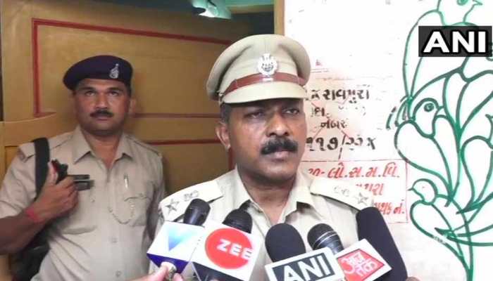 गुजरात में 9वीं के छात्र को मार डालने वाला आरोपी हिरासत में, वीडियो में हाथ लगा अहम सुराग गुजरात में 9वीं के छात्र को मार डालने वाला आरोपी हिरासत में, वीडियो में हाथ लगा अहम सुराग