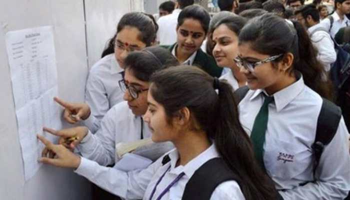 Bihar 10th result : 23 में से 16 टॉपर एक ही स्कूल से, आइए जानें क्या है इसकी खासियत Bihar 10th result : 23 में से 16 टॉपर एक ही स्कूल से, आइए जानें क्या है इसकी खासियत