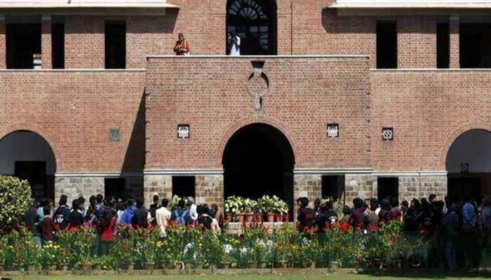 DU Admission 2018: जानें कहां-कितनी सीटें बाकी, दूसरी कटऑफ में एडमिशन का आखिरी दिन आज DU Admission 2018: जानें कहां-कितनी सीटें बाकी, दूसरी कटऑफ में एडमिशन का आखिरी दिन आज