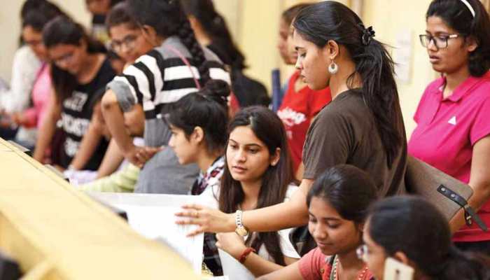 DU में तीसरी कटऑफ के बाद इन कोर्स में दाखिले के रास्ते हुए बंद DU में तीसरी कटऑफ के बाद इन कोर्स में दाखिले के रास्ते हुए बंद