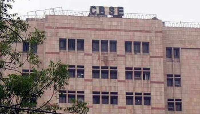 सीबीएसई पेपर लीक मामला: बवाना में स्कूल का Principal गिरफ्तार सीबीएसई पेपर लीक मामला: बवाना में स्कूल का Principal गिरफ्तार
