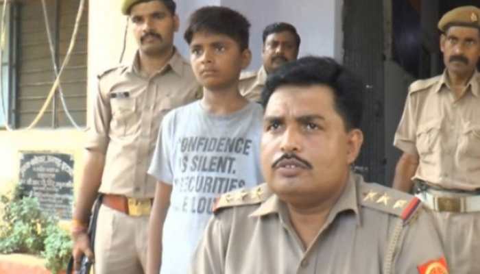 इटावा: बाल मजदूरी से मुक्ति, मिल गया वर्दी वाला 'मसीहा' इटावा: बाल मजदूरी से मुक्ति, मिल गया वर्दी वाला 'मसीहा'