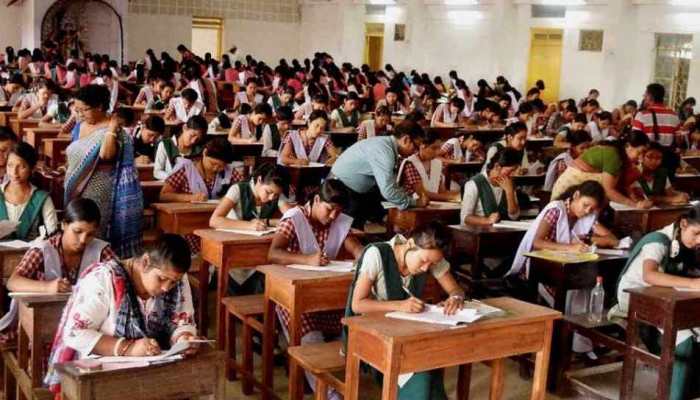CBSE अब नहीं कराएगा बड़ी प्रतियोगी परीक्षाएं, जानिए कैसे होगा NEET, JEE Mains व CMAT CBSE अब नहीं कराएगा बड़ी प्रतियोगी परीक्षाएं, जानिए कैसे होगा NEET, JEE Mains व CMAT