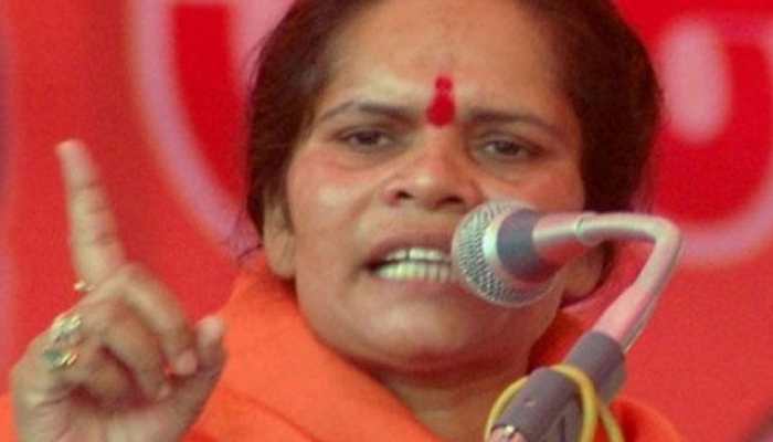 मुजफ्फरनगर: पलायन रोकने के लिए साध्वी प्राची ने प्रशासन को दिया 24 घंटे का अल्टीमेटम मुजफ्फरनगर: पलायन रोकने के लिए साध्वी प्राची ने प्रशासन को दिया 24 घंटे का अल्टीमेटम