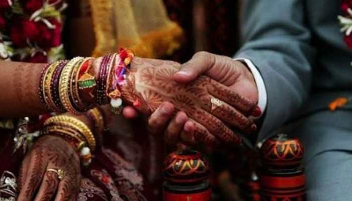एगो एइसन समाज जहां गाली सुनले के बाद लोगन के चेहरा पर बिखेरेला मुस्कान एगो एइसन समाज जहां गाली सुनले के बाद लोगन के चेहरा पर बिखेरेला मुस्कान