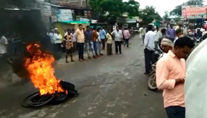 MP: बैतूल में युवक की मौत के बाद भड़की हिंसा, धारा 144 लागू MP: बैतूल में युवक की मौत के बाद भड़की हिंसा, धारा 144 लागू