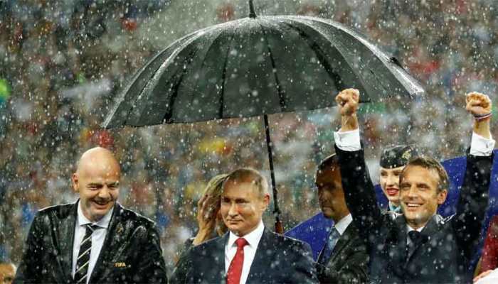 FIFA World Cup: दुनिया का बॉस कौन? Twitter ने कहा-पुतिन, इंसान तो क्या बारिश भी उन्हें नहीं छू सकती FIFA World Cup: दुनिया का बॉस कौन? Twitter ने कहा-पुतिन, इंसान तो क्या बारिश भी उन्हें नहीं छू सकती