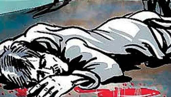 कर्नाटक: बच्चा चोरी के शक में बेटे से मिलने आए पिता को भीड़ ने बुरी तरह पीटा कर्नाटक: बच्चा चोरी के शक में बेटे से मिलने आए पिता को भीड़ ने बुरी तरह पीटा