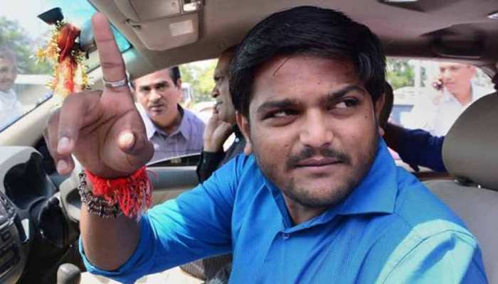 मेहसाणा दंगा मामला: पाटीदार नेता हार्दिक पटेल को 'बड़ा झटका', अदालत ने सुनाई 2 साल की सजा मेहसाणा दंगा मामला: पाटीदार नेता हार्दिक पटेल को 'बड़ा झटका', अदालत ने सुनाई 2 साल की सजा