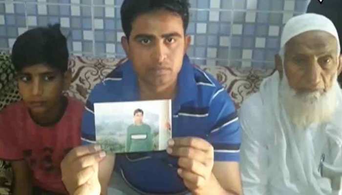 गाजीपुर: सऊदी में कैद भारतीय प्रताड़ना से टूटा, रो-रो कर सरकार से छुड़ाने की गुहार गाजीपुर: सऊदी में कैद भारतीय प्रताड़ना से टूटा, रो-रो कर सरकार से छुड़ाने की गुहार