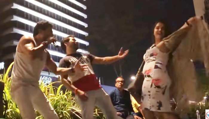मलेशिया की सड़कों पर निरहुआ के साथ आम्रपाली ने लगाए ठुमके, वायरल हो रहा है VIDEO मलेशिया की सड़कों पर निरहुआ के साथ आम्रपाली ने लगाए ठुमके, वायरल हो रहा है VIDEO