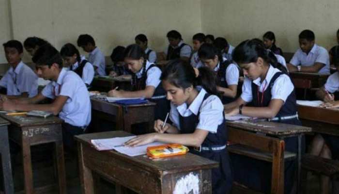 6-12वीं कक्षा तक स्कूलों में डिजिटल शिक्षा की सरकार की पहल 6-12वीं कक्षा तक स्कूलों में डिजिटल शिक्षा की सरकार की पहल