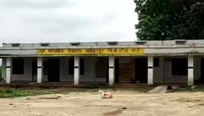 बस्ती: कब्रिस्तान में स्कूल, डर से पढ़ने नहीं आते बच्चे बस्ती: कब्रिस्तान में स्कूल, डर से पढ़ने नहीं आते बच्चे