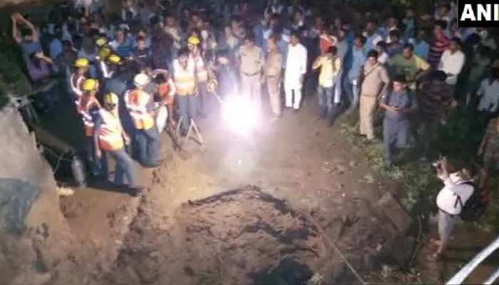 हादसा: चंदौली में बारिश का कहर, कुआं धंसने से पिता-पुत्र की मौत हादसा: चंदौली में बारिश का कहर, कुआं धंसने से पिता-पुत्र की मौत