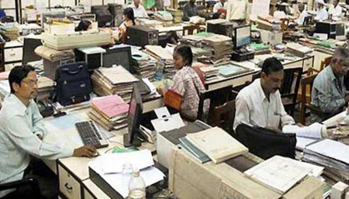 टीकमगढ़ कलेक्टर का फरमान, कर्मचारी 9 बजे से पहले घर गए तो कटेगी पूरे दिन की सैलरी टीकमगढ़ कलेक्टर का फरमान, कर्मचारी 9 बजे से पहले घर गए तो कटेगी पूरे दिन की सैलरी