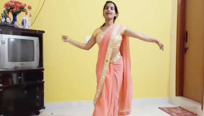 भोजपुरी गानों पर इस लड़की ने किया जबरदस्त डांस, बेहद पसंद किया जा रहा है VIDEO भोजपुरी गानों पर इस लड़की ने किया जबरदस्त डांस, बेहद पसंद किया जा रहा है VIDEO