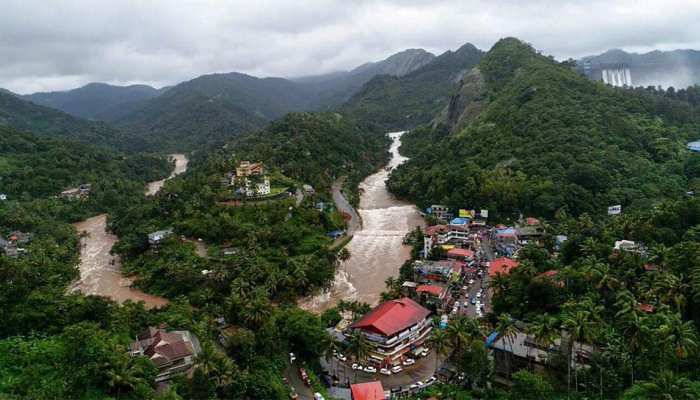 केरल : बारिश में आई कुछ कमी, मृतक संख्या 37 हुई केरल : बारिश में आई कुछ कमी, मृतक संख्या 37 हुई