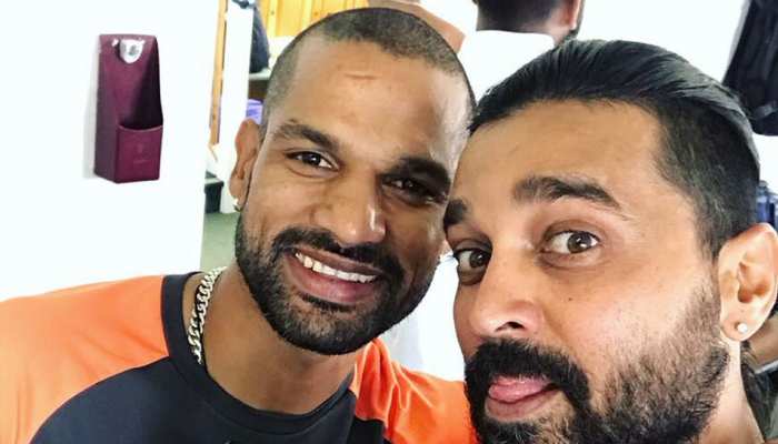 धवन ने मुरली विजय के साथ शेयर की ऐसी तस्वीर, फैन्स बोले- युवाओं को गलत मैसेज दे रहे हैं धवन ने मुरली विजय के साथ शेयर की ऐसी तस्वीर, फैन्स बोले- युवाओं को गलत मैसेज दे रहे हैं