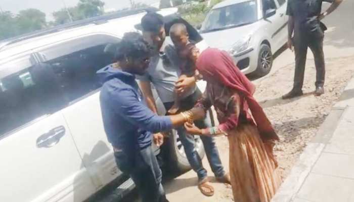 EXCLUSIVE: रक्षा बंधन पर खेसारीलाल यादव का यह VIDEO देख पिघल जाएगा आपका दिल... EXCLUSIVE: रक्षा बंधन पर खेसारीलाल यादव का यह VIDEO देख पिघल जाएगा आपका दिल...