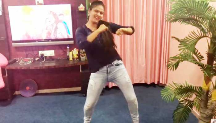 भोजपुरी गाने पर चांदनी सिंह का डांस मचा रहा धमाल, लाखों बार देखा गया VIDEO भोजपुरी गाने पर चांदनी सिंह का डांस मचा रहा धमाल, लाखों बार देखा गया VIDEO