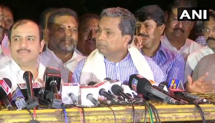 कर्नाटक: सिद्धारमैया का बीजेपी पर जोरदार हमला, 'हम एक हैं, अपने वादों की चिंता करें' कर्नाटक: सिद्धारमैया का बीजेपी पर जोरदार हमला, 'हम एक हैं, अपने वादों की चिंता करें'