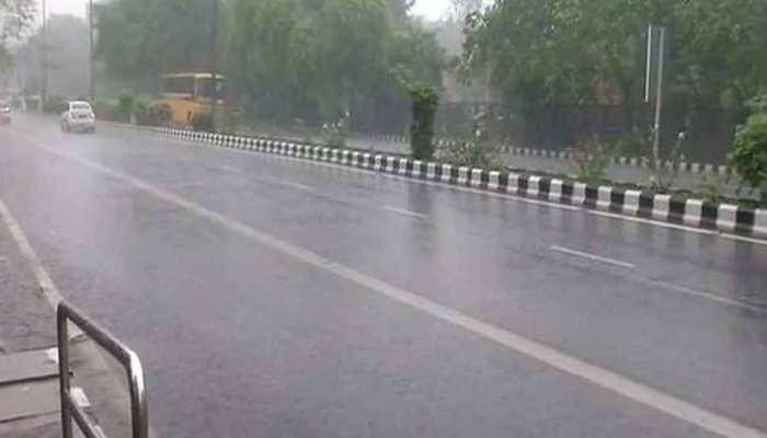 दिल्ली-NCR में झमाझम बारिश से मौसम हुआ सुहावना, कई जगहों पर लगा जाम दिल्ली-NCR में झमाझम बारिश से मौसम हुआ सुहावना, कई जगहों पर लगा जाम