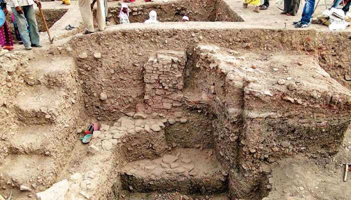EXCLUSIVE: पुरातत्वविदों को मिली 2000 साल पुरानी चावल और मूंग दाल की खिचड़ी EXCLUSIVE: पुरातत्वविदों को मिली 2000 साल पुरानी चावल और मूंग दाल की खिचड़ी