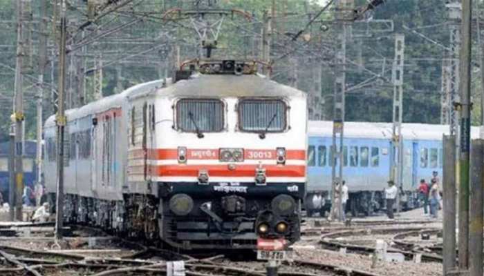 भारत बंद: ये 12 ट्रेनें आज नहीं चलेंगी, और भी ट्रेनें हो सकती हैं रद्द भारत बंद: ये 12 ट्रेनें आज नहीं चलेंगी, और भी ट्रेनें हो सकती हैं रद्द