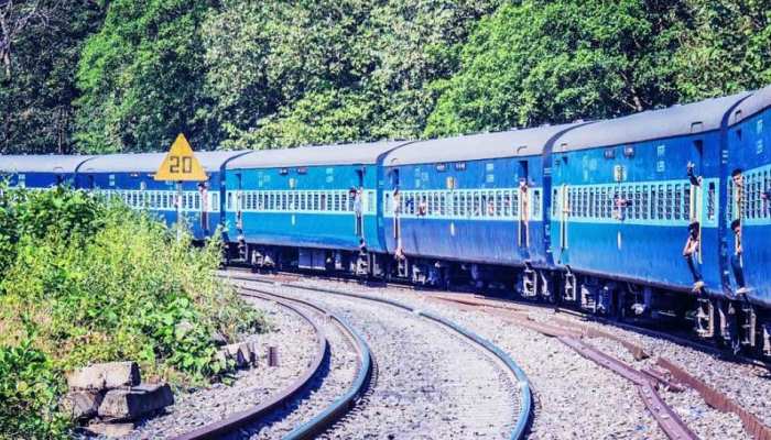 रेलवे ने गाड़ियों के स्टेशन व स्टॉपेज में किया बदलाव, रेल यात्री ध्यान दें रेलवे ने गाड़ियों के स्टेशन व स्टॉपेज में किया बदलाव, रेल यात्री ध्यान दें