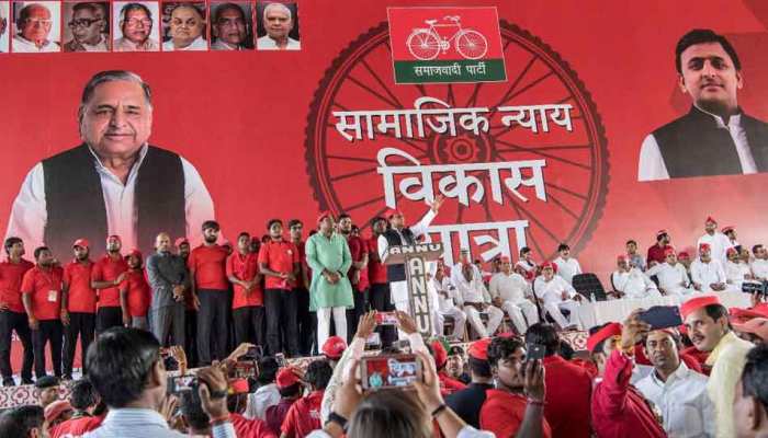 सामाजिक न्याय विकास यात्रा को रवाना कर बोले अखिलेश- BJP राज में लोकतंत्र खतरे में सामाजिक न्याय विकास यात्रा को रवाना कर बोले अखिलेश- BJP राज में लोकतंत्र खतरे में
