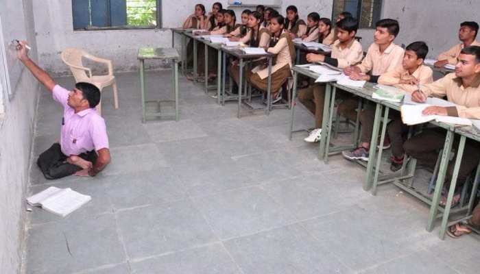 वायरल हुई दिव्यांग अध्यापक की फोटो, जुनून देखकर आनंद महिंद्रा बोले- 'संडे बन गया' वायरल हुई दिव्यांग अध्यापक की फोटो, जुनून देखकर आनंद महिंद्रा बोले- 'संडे बन गया'