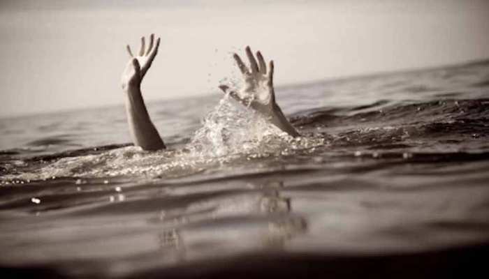 फैजाबाद में गोमती नदी में 8 लोग डूबे, 1 की मौत, दो लापता फैजाबाद में गोमती नदी में 8 लोग डूबे, 1 की मौत, दो लापता
