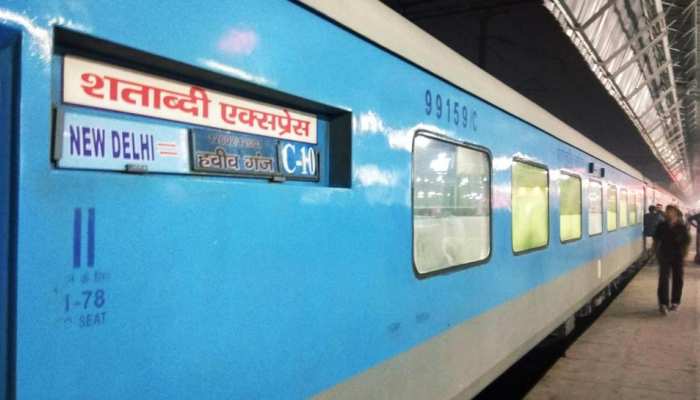 Railways ने बढ़ाए इन रेलगाड़ियों के स्टॉपेज, यात्री लम्बे समय से कर रहे थे मांग Railways ने बढ़ाए इन रेलगाड़ियों के स्टॉपेज, यात्री लम्बे समय से कर रहे थे मांग