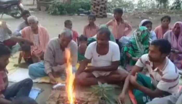 जौनपुर: धर्म परिवर्तन कर बने थे ईसाई, यज्ञ करके वापस अपनाया सनातन धर्म जौनपुर: धर्म परिवर्तन कर बने थे ईसाई, यज्ञ करके वापस अपनाया सनातन धर्म