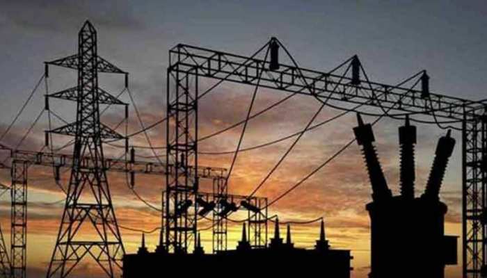 यूपी : संभल के 202 गांवों में जल्द छा जाएगा अंधेरा, लोगों में मचा हड़कंप, यह है वजह यूपी : संभल के 202 गांवों में जल्द छा जाएगा अंधेरा, लोगों में मचा हड़कंप, यह है वजह